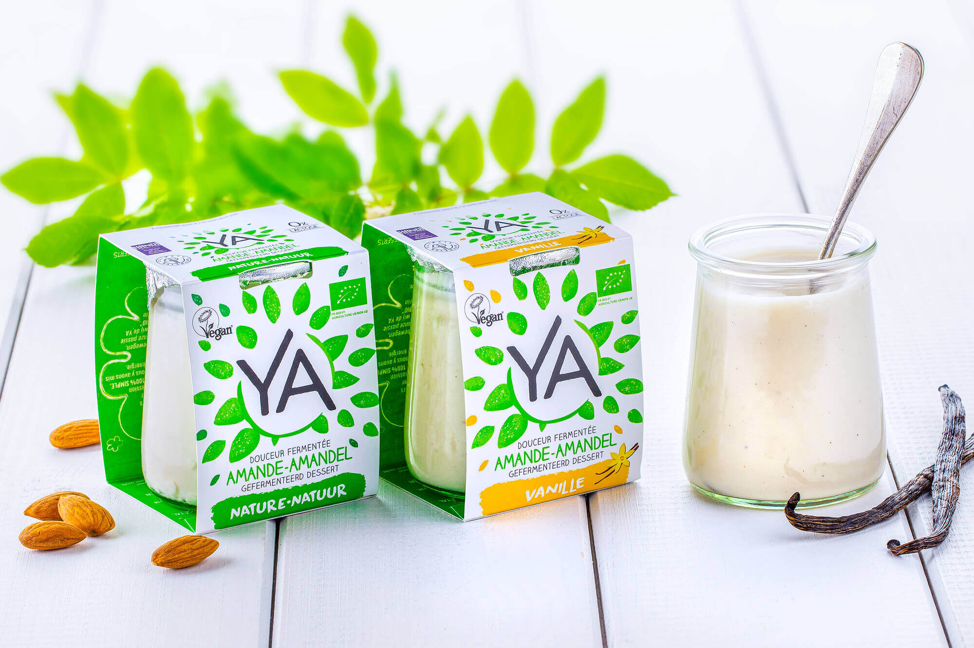 photo d'une gamme de packaging de yaourt Végan pour la Sté Biogroupe par Antoine Duchene photographe