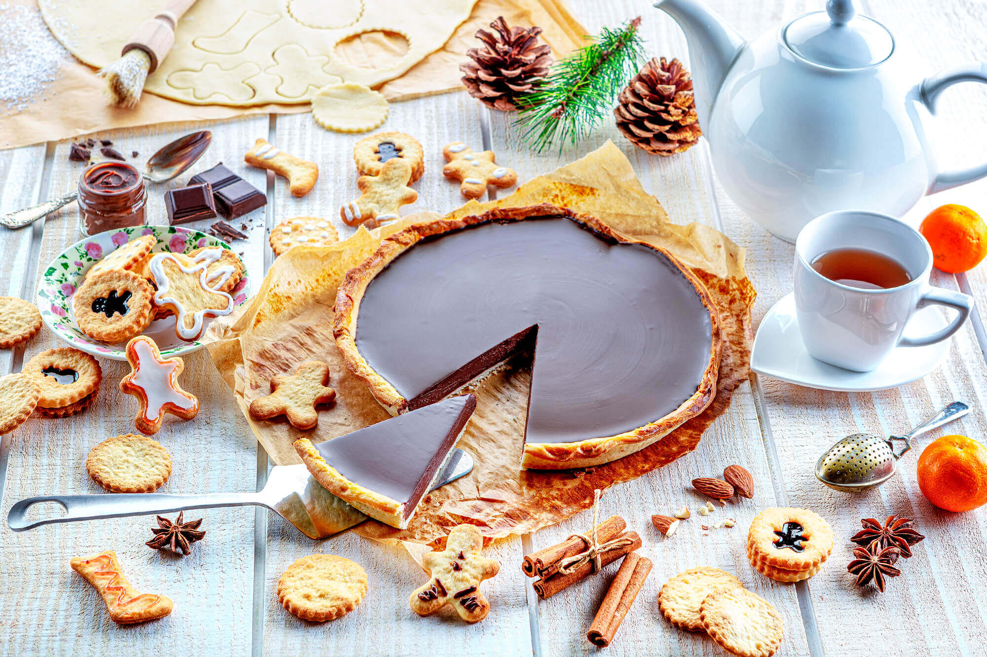photo d'une tarte au chocolat et ses mises en bouche sucrées pour Biobleud en Bretagne par Antoine Duchene photographe